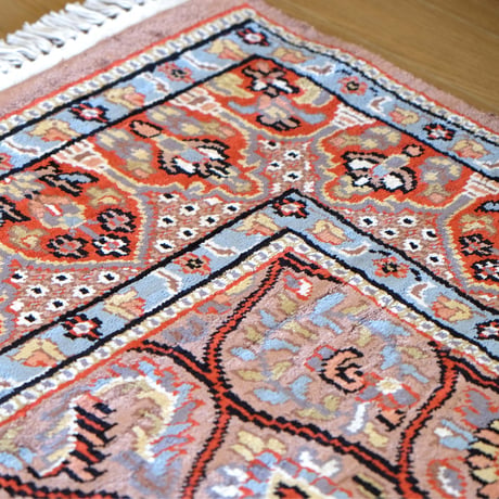 インド　手織り絨毯　シルク　＜約123 x 190 ㎝＞　天井文様
