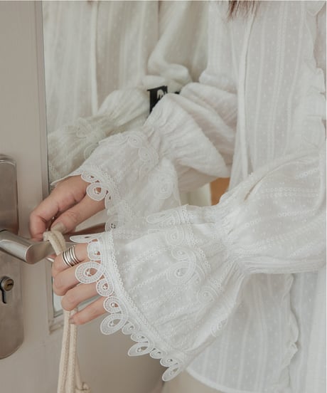 lace flare sleeve blouse　　IR1668