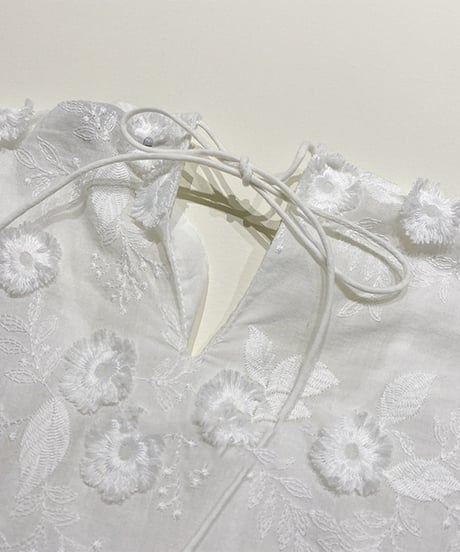 floral embroidery lantern sleeve blouse　　IR1578
