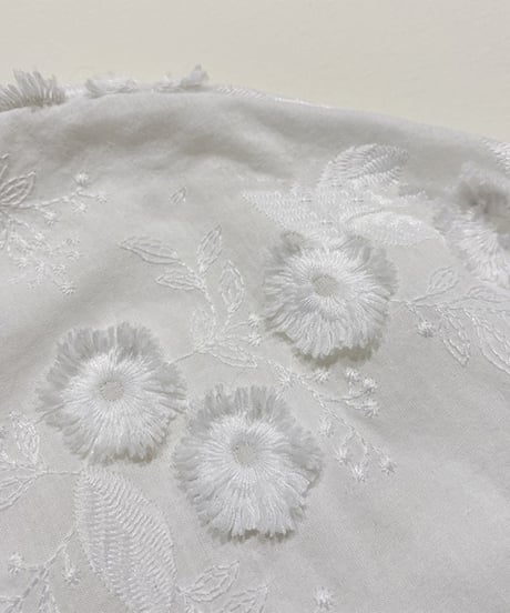 floral embroidery lantern sleeve blouse　　IR1578