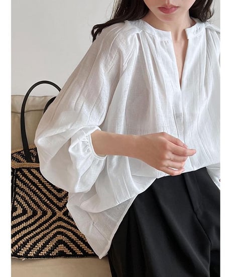 Tuck design volume sleeve blouse /2color　　IR1631