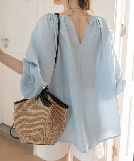accent v-neck lantern sleeve blouse　　IR1419