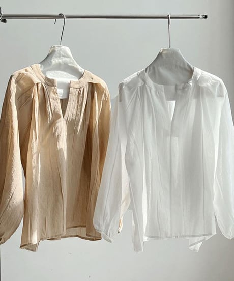 Tuck design volume sleeve blouse /2color　　IR1631