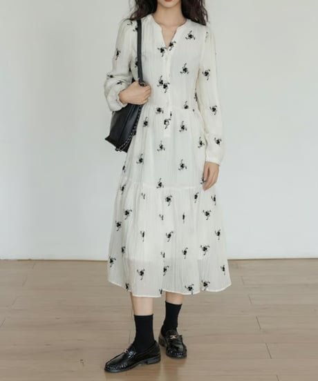 新品⭐︎花柄刺繍ロングワンピース irumoon 新品⭐︎花柄刺繍ロングワンピース irumoon 新品⭐︎花柄刺繍