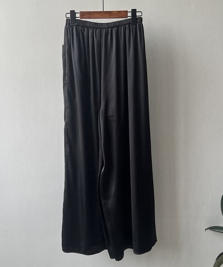 semi glossy wide pants　　IR1441