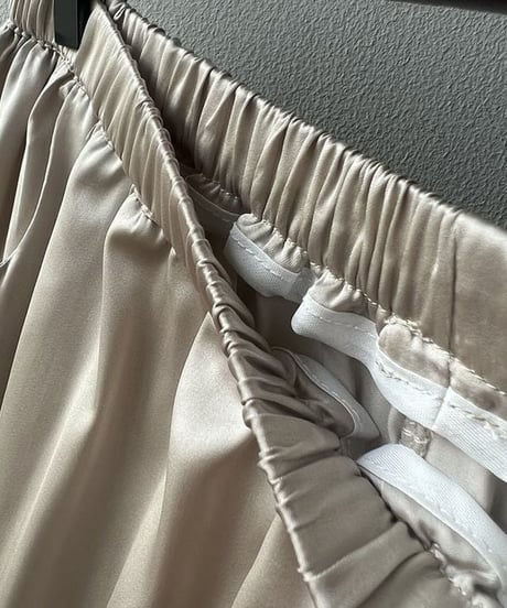 semi glossy wide pants　　IR1441