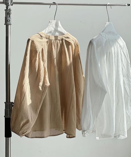 Tuck design volume sleeve blouse /2color　　IR1631