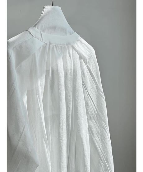 Tuck design volume sleeve blouse /2color　　IR1631