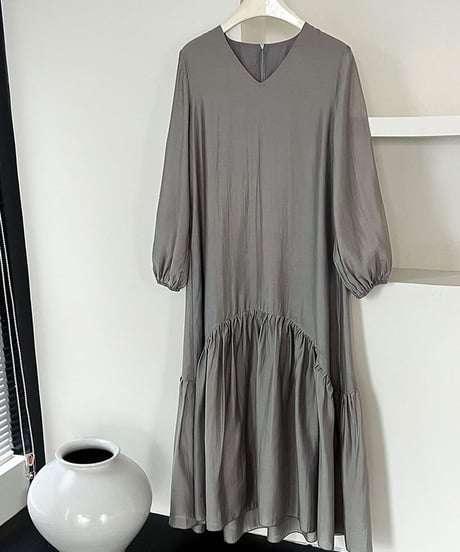 v-neck hem flare onepiece /2color　　IR1591