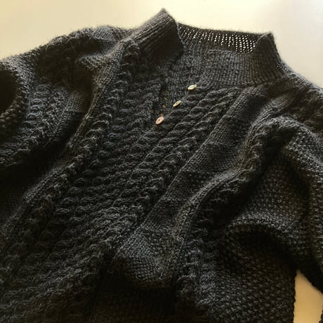 【パターン販売】風工房さんのリバイバルニット Vol.02 ケーブル編みのキーネックプルオーバー