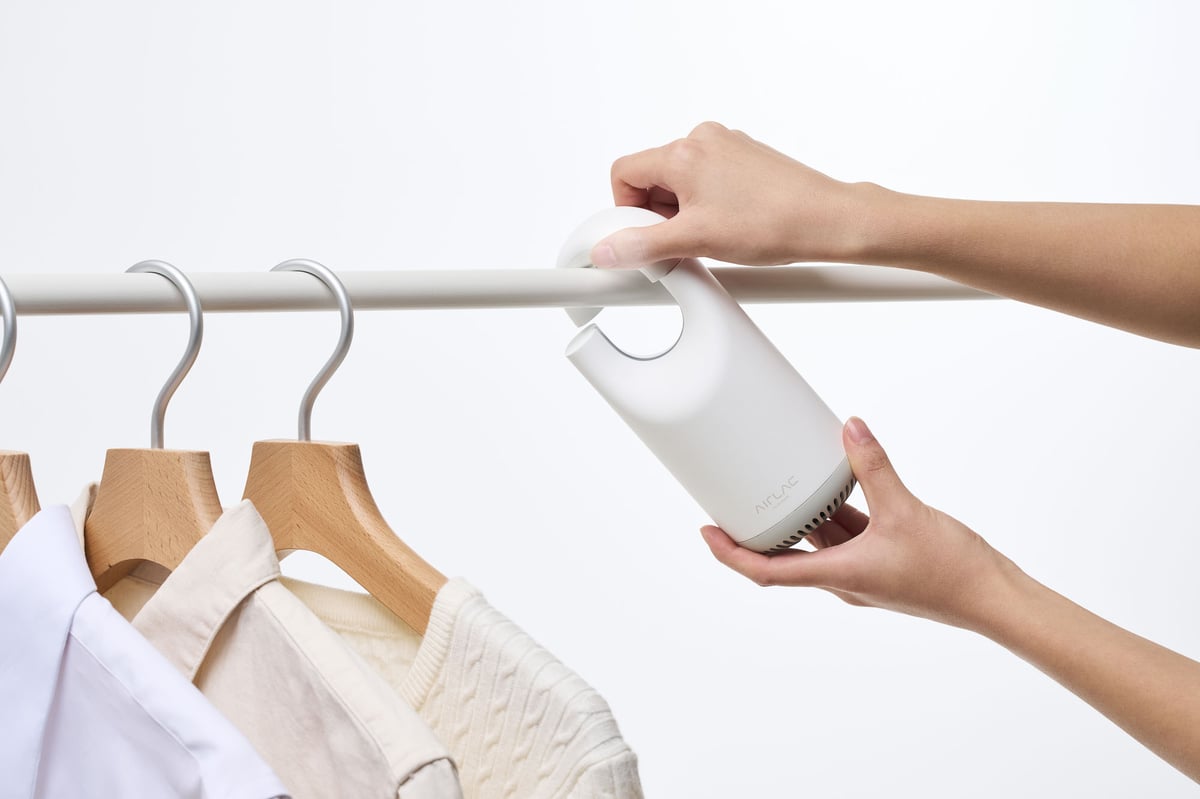 クローゼット内の空気環境を劇的に快適化する｜衣類ケアデバイス