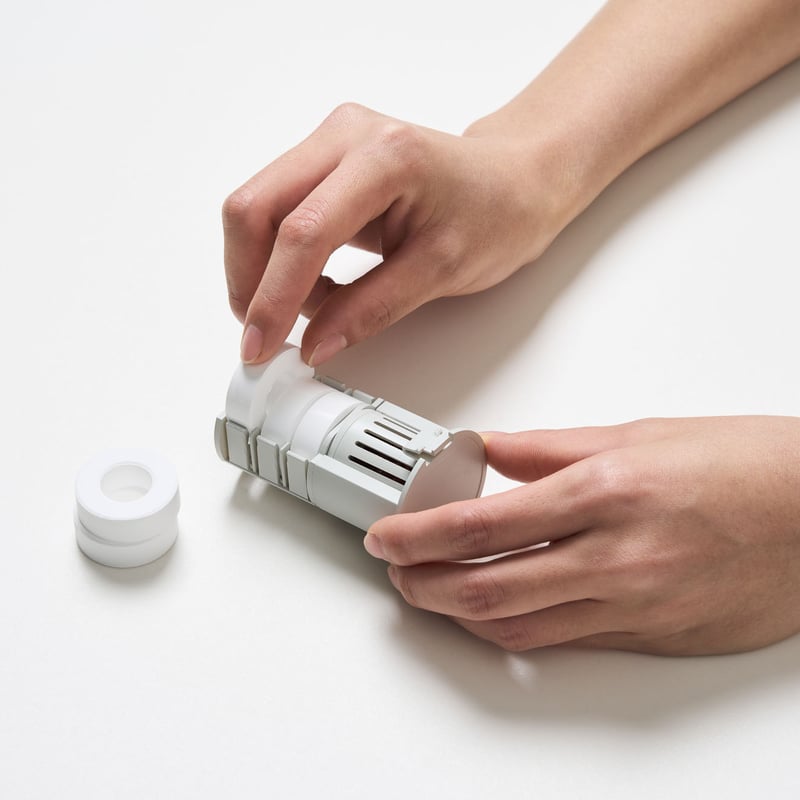 クローゼット内の空気環境を劇的に快適化する｜衣類ケアデバイス