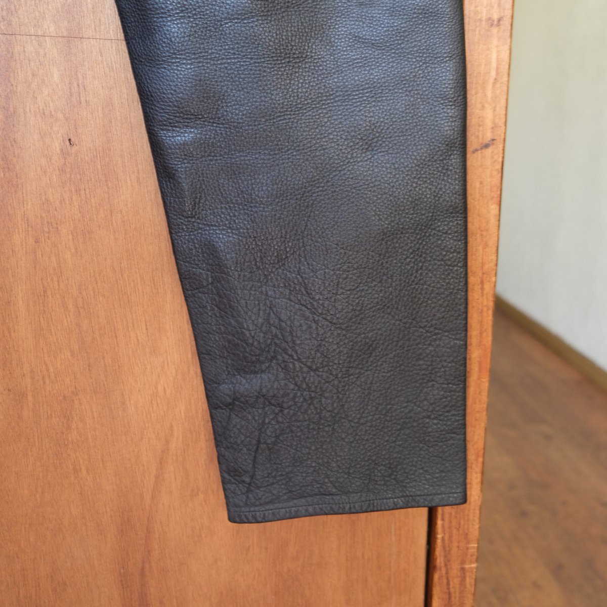 美品 DKNY 90s 本革 レザーパンツ ブラック W30 90s DKNY レザーパンツ | halt used clothing