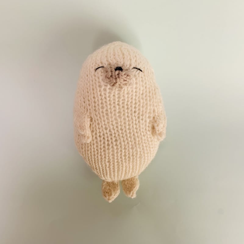 【専用ページ】あみぐるみ やる気のないアザラシ【棒針編みDLパターン】 | Amu Odeco