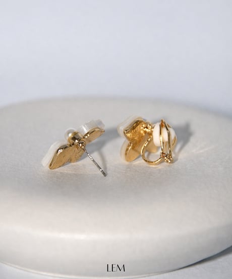 White Flowerピアス/イヤリング