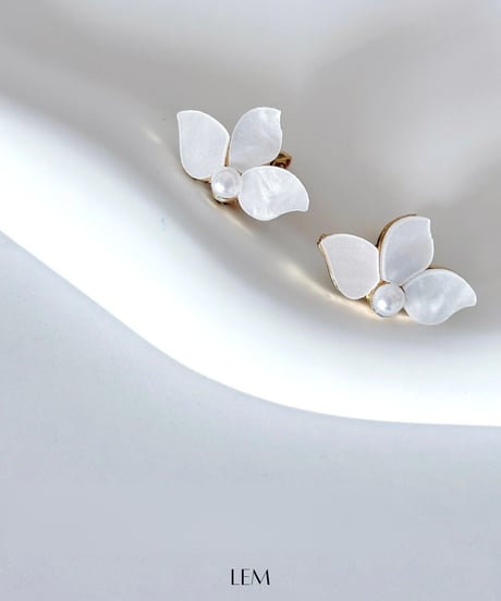 White Flowerピアス/イヤリング