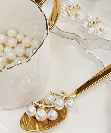 Triple Pearlピアス/イヤリング
