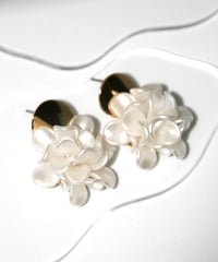 ホワイトリリーピアス