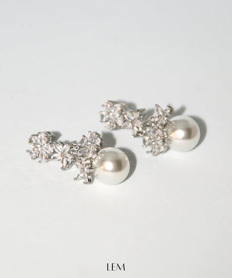 Crystal Flowerピアス/イヤリング