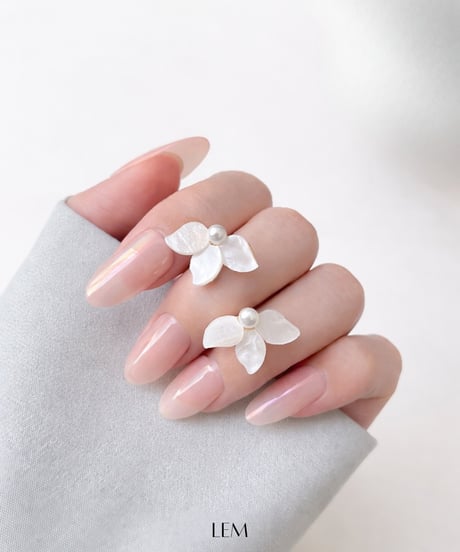 White Flowerピアス/イヤリング