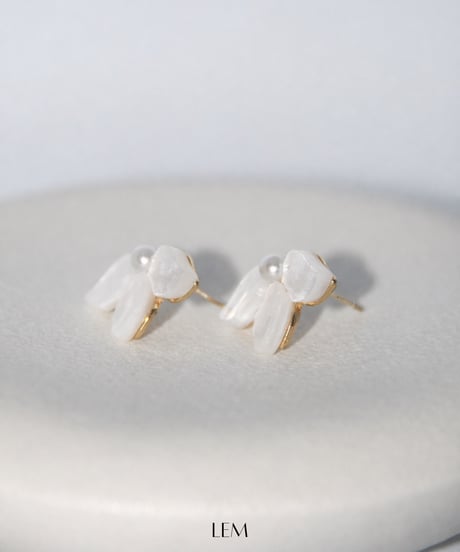 White Flowerピアス/イヤリング