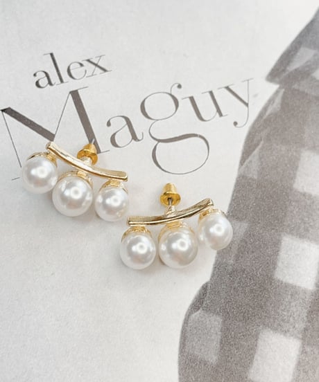 Triple Pearlピアス/イヤリング