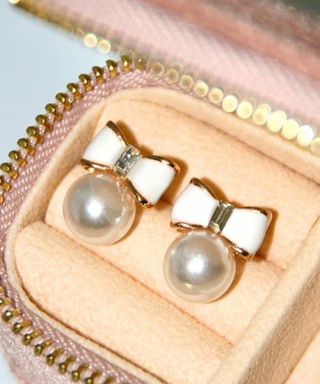 White Ribbonピアス