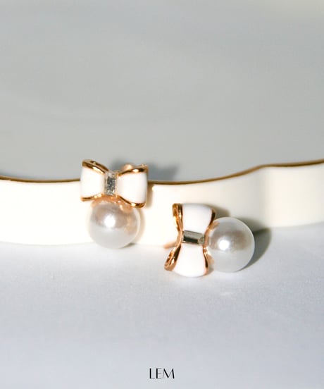 White Ribbonピアス