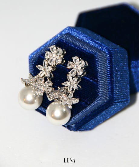 Crystal Flowerピアス/イヤリング