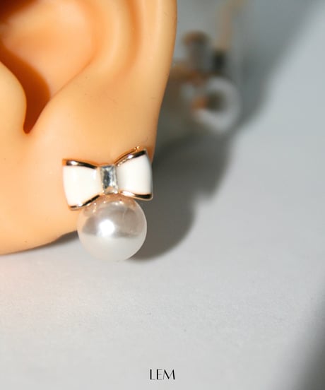White Ribbonピアス