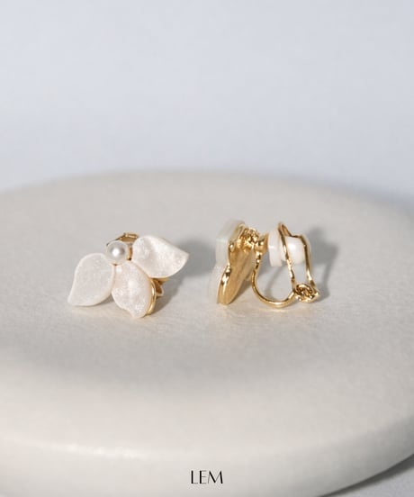 White Flowerピアス/イヤリング