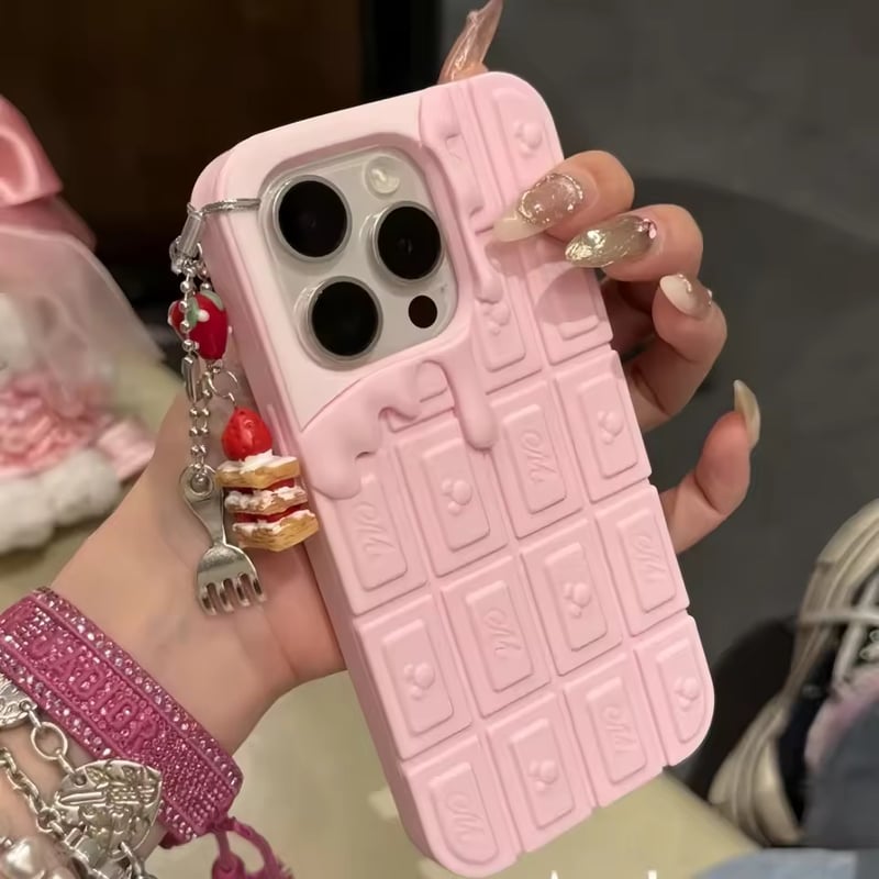 iPhone17対応💡】チョコレート柄ケーキチャーム付きiPhoneケース