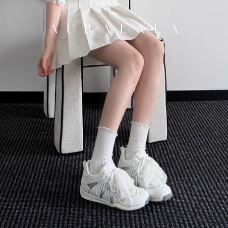 ホワイトガーリーレースリボンスニーカー
