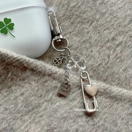 安全ピン×クローバー🍀キーチャーム/キーホルダー