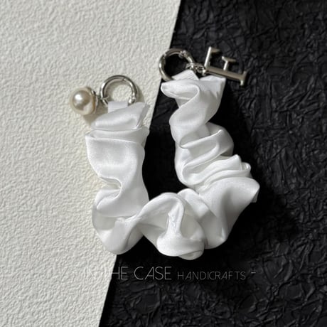 【iPhone17対応】white accessory Ribbon shine iPhoneケース
