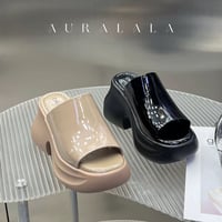 厚底ツヤツヤエナメルサンダル