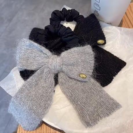 ニットリボンチャームプレート付きヘアゴム