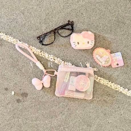 ピンクメッシュリボンチャーム付きポーチ