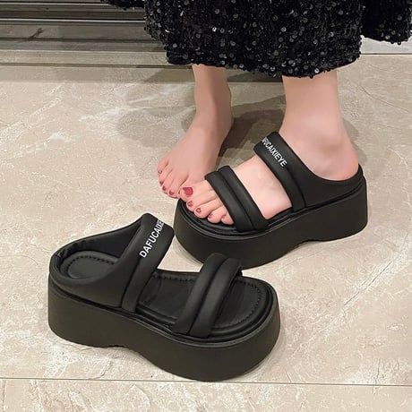 もちもちロゴレタリング厚底サンダル