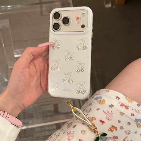 【iPhone17対応】高級感✨キラキラさくらんぼチャーム付きiPhoneケース