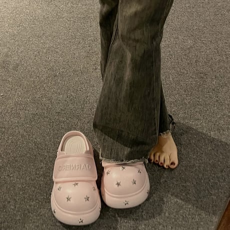 厚底まんまるスタースタッズ付きサンダル