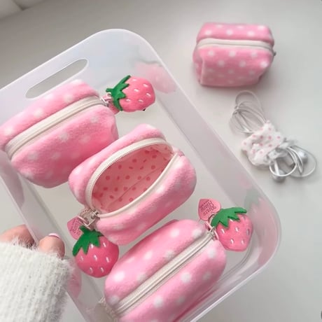 いちご🍓ピンクドットチャーム付きミニポーチ/AirPodsケース