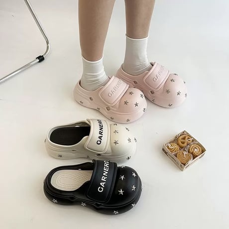 厚底まんまるスタースタッズ付きサンダル