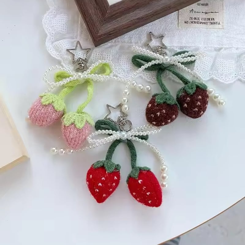 毛糸のいちご🍓キーホルダー/チャーム | AURALALA | 輸入韓国雑貨