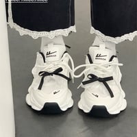 スポーティー厚底モノトーンレディリボンスニーカー