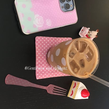 トレンド詰め込み♡🍓ストロベリーカラーローズドットiPhoneケース