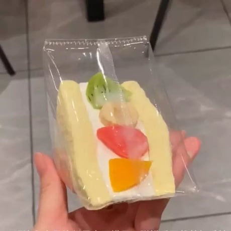 フルーツサンド🥪🍰🍓🥝スクイーズ