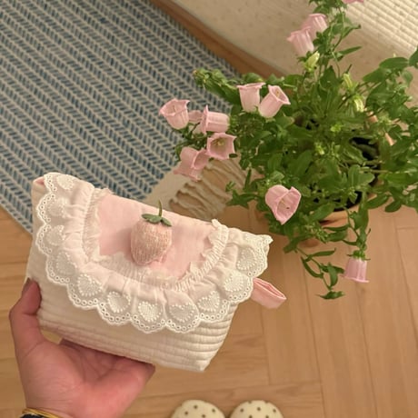 いちご🍓ポイントハートフリルポーチ/化粧ポーチ