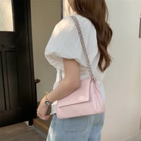 ソフトレザーキルティング柄チェーンバッグ