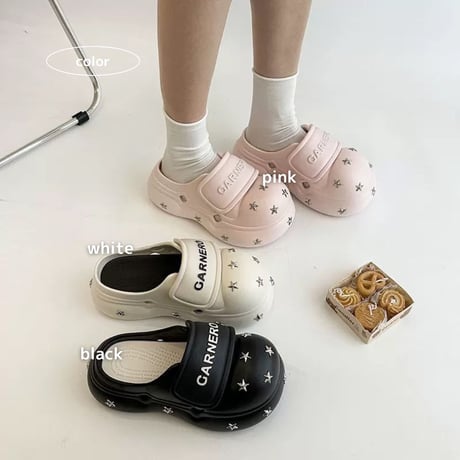 厚底まんまるスタースタッズ付きサンダル